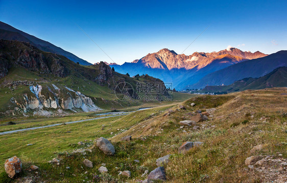 美丽的景色高山如乔治亚欧洲高加索山图片