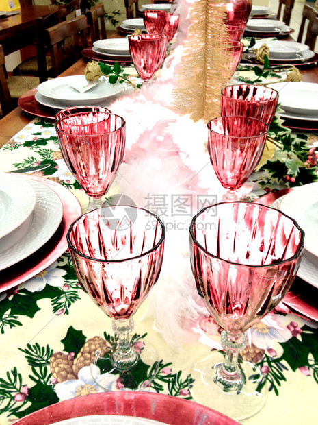 意大利的圣诞餐桌装饰图片