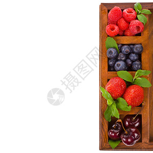蓝莓草莓草莓和樱桃用白色背景图片