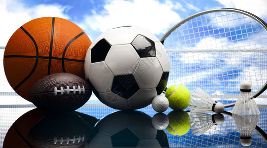 壮观！布拉格斯拉维亚球迷展示巨型tifo，庆祝主队建队133周年