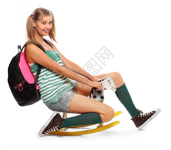 有趣的女学生骑马回学校图片