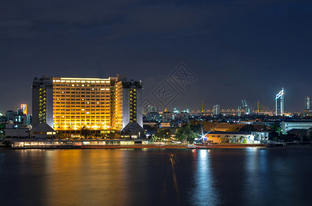 清晨时泰国曼谷河边的曼图片
