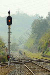 穿越铁路和红绿灯图片