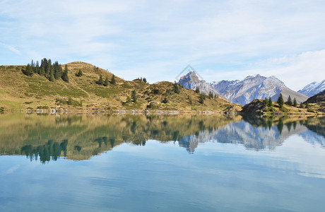 美丽的高山湖泊瑞士图片