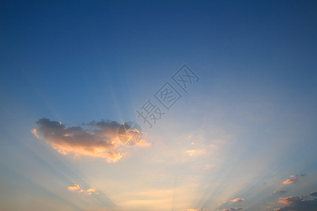 夕阳的天空和的光芒图片