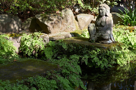 日本镰仓长谷寺的石像图片