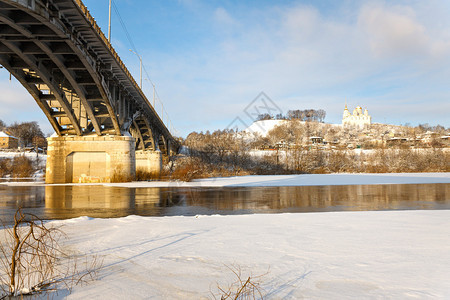 冬天过河的桥图片