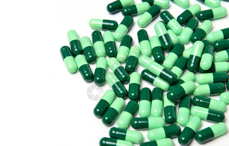 白色背景的绿色胶囊药组GreenCooommed图片