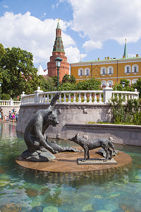 莫斯科马涅日广场上的雕塑图片