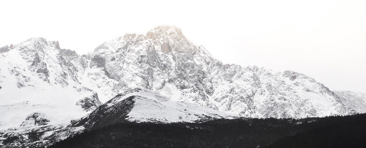 雪山脉景观全景图片