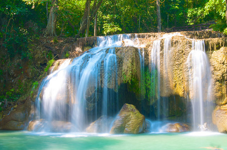 古老的瀑布泰国Kanchanabur图片