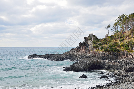 济州岛中门玄武岩柱状节理海岸图片