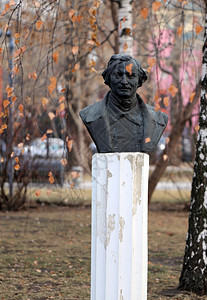 在公园的弗拉基米尔列宁被图片