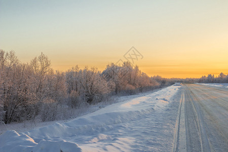 西伯利亚冬季霜冻的自然特征绘制了35摄氏图片