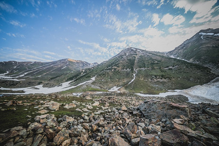 春天高山图片