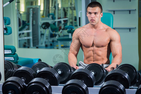 巴西门将又发威！周欣怡迅速启动+单刀精彩搓射，但又被挡出