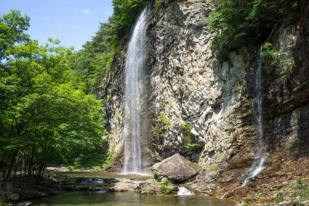 韩国淳昌江川山的炳峰瀑布图片