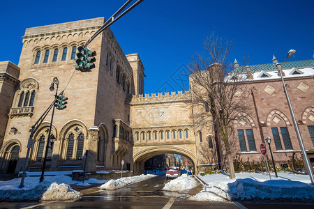 在美国首都新黑文的耶鲁大学楼下雪后冬季的图片