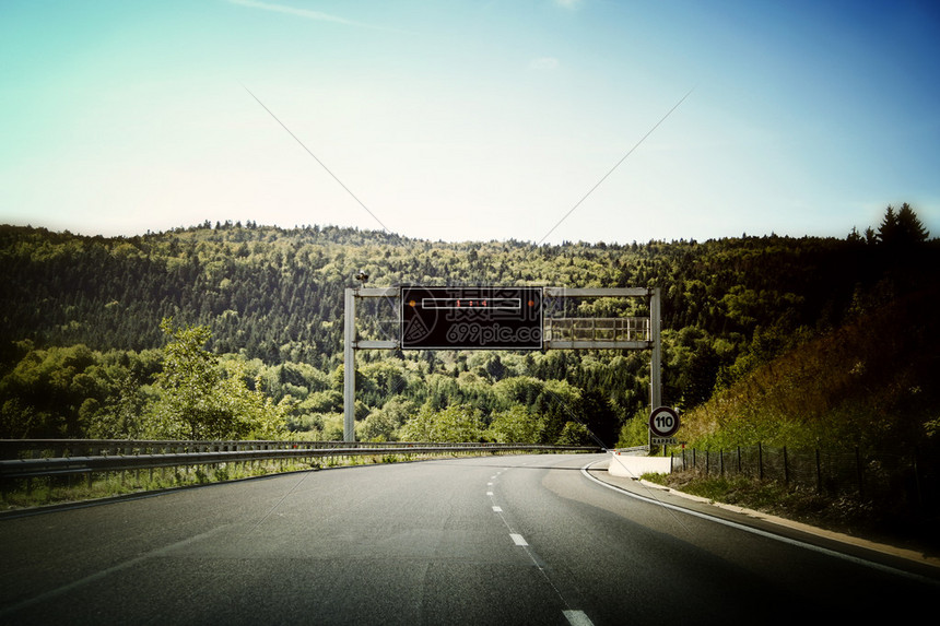 空旷的高速公路的图片图片