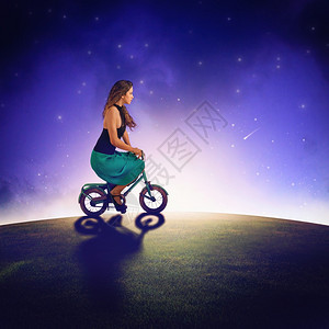 星空下骑自行车的女孩图片