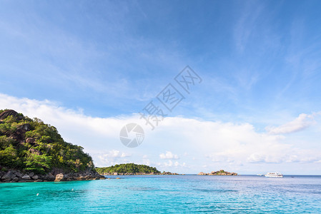 蜜月湾美丽的风景清澈湛蓝的海水是泰国攀牙府穆岛斯米兰岛公园的KoMiang潜图片