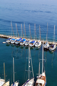 来自希腊科孚岛Kerkyra与游艇在Marina的旧图片