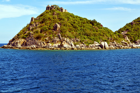 亚洲khotao湾岛白沙滩岩石屋船在泰国和南海图片