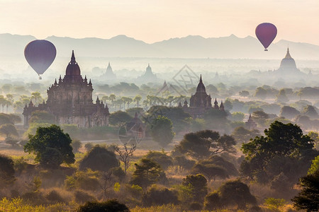 缅甸巴甘平原布尔马清晨微暗时空气球图片