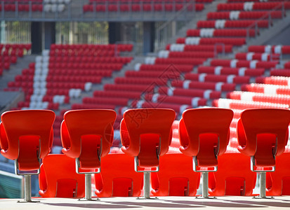 各项赛事在五场不同比赛多次助攻，谢尔基是2025年五大联赛唯一