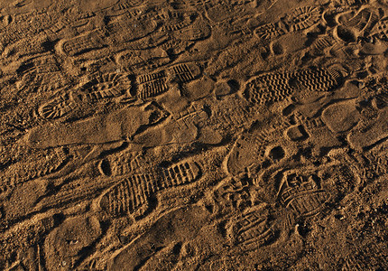 沙子上的脚印背景和质地图片