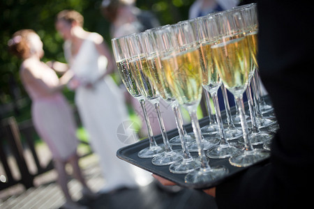 婚礼招待会用起泡酒或香槟图片
