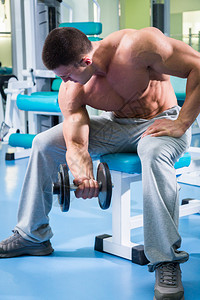 六台主持人：皇马踢的非常糟糕，但维尼修斯被打脸明明是个点球