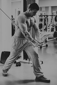 巴西门将又发威！周欣怡迅速启动+单刀精彩搓射，但又被挡出