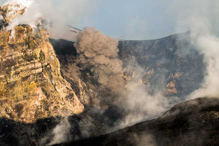 Etna火山爆发的惊人现象图片