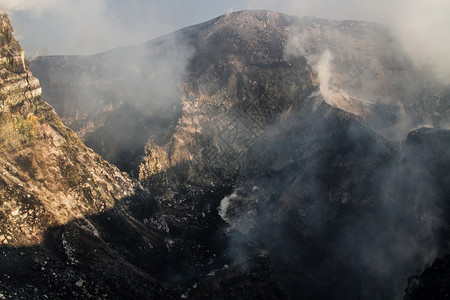 Etna火山爆发的惊人现象图片