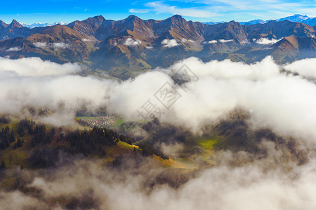 美丽的高山风景莫莱松苏格鲁耶雷斯图片