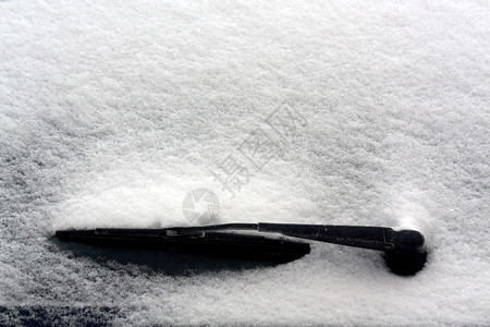 汽车玻璃上的雪背景和质地图片