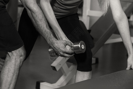 哈兰德本场数据：4射正2进球2过人成功+错失1进球机会，评分9.3