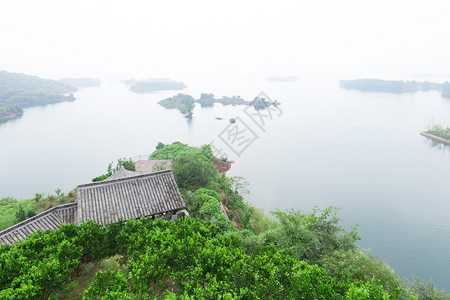 雾天千岛湖风光图片