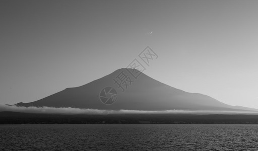 Yamanashi省Yamanakako湖富士山图片