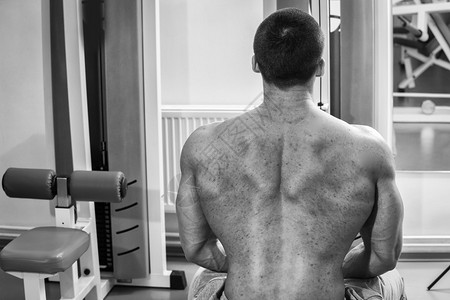 曼城扩大领先优势，福登助攻，奥赖利低射破门