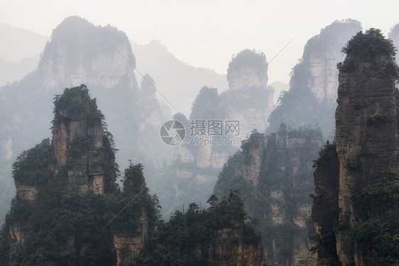 山顶高方尖像深谷的岩石一样在地表景色图片