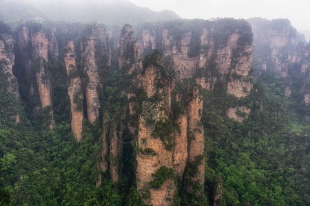 山顶高方尖像深谷的岩石一样在地表景色图片