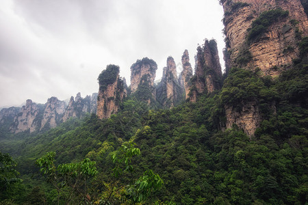 山顶高方尖像深谷的岩石一样在地表景色图片