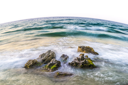 在希腊克里特的爱琴海岸日落时有海浪图片
