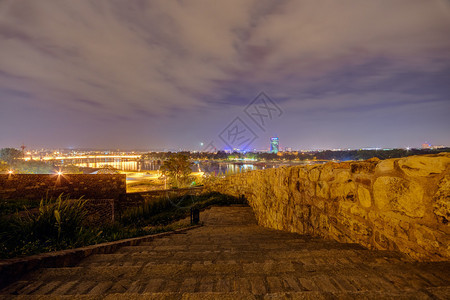 贝尔格莱德堡垒和夜间图片