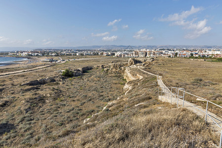 帕福斯市容住宅区海滩和古城墙遗址帕福斯是欧洲塞浦路斯西南部的地图片