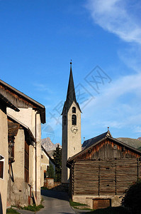 古老的小村庄Guarda与瑞士阿尔卑斯山Scuol图片