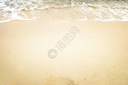 海夏季抽象背景金沙滩和海浪自由空间图片