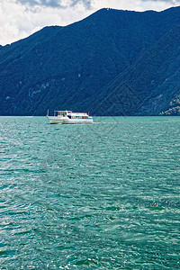 瑞士提契诺州卢加诺湖和阿尔卑斯山卢加诺豪华度假村海滨长廊图片